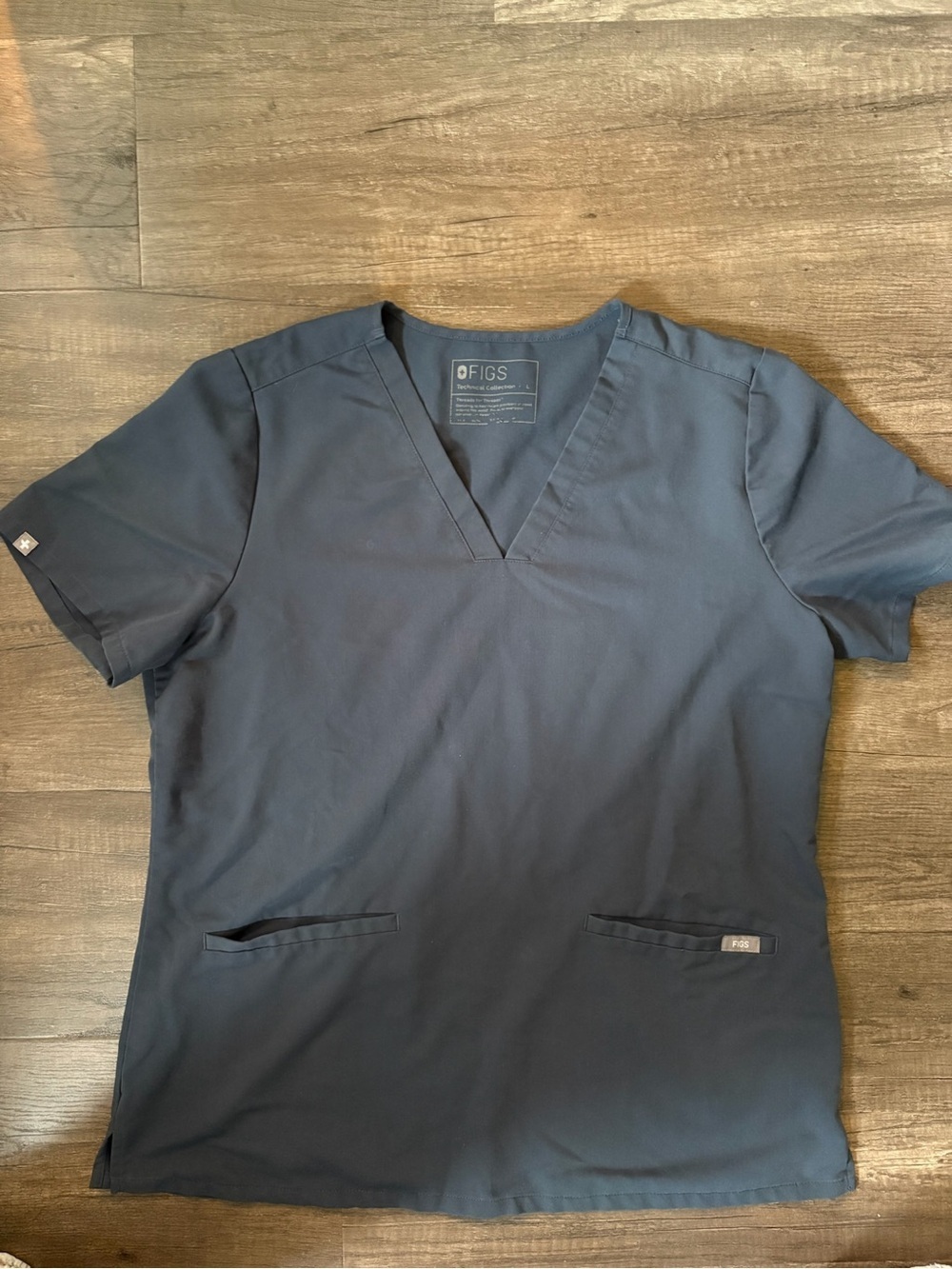 FIGS Technical Collection Casma Scrub Top Grey / Graphite